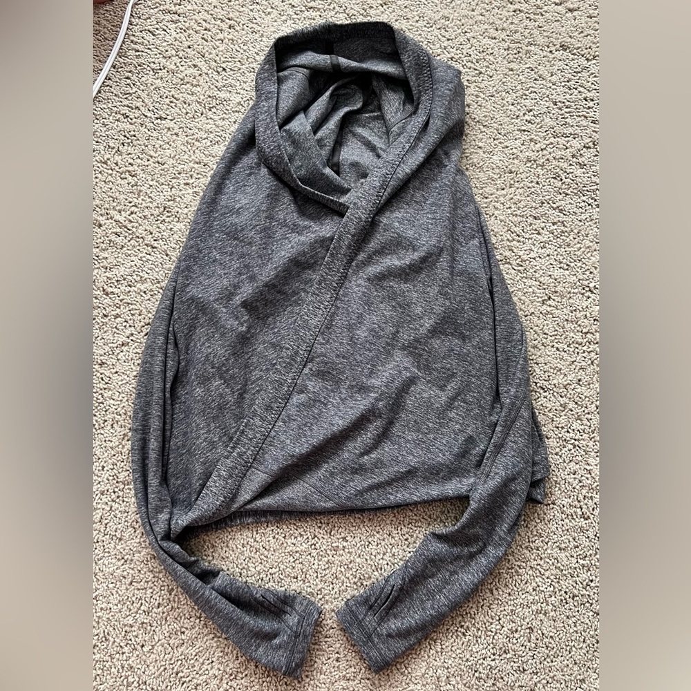 Four Count Shrug - Picture 2 of 8